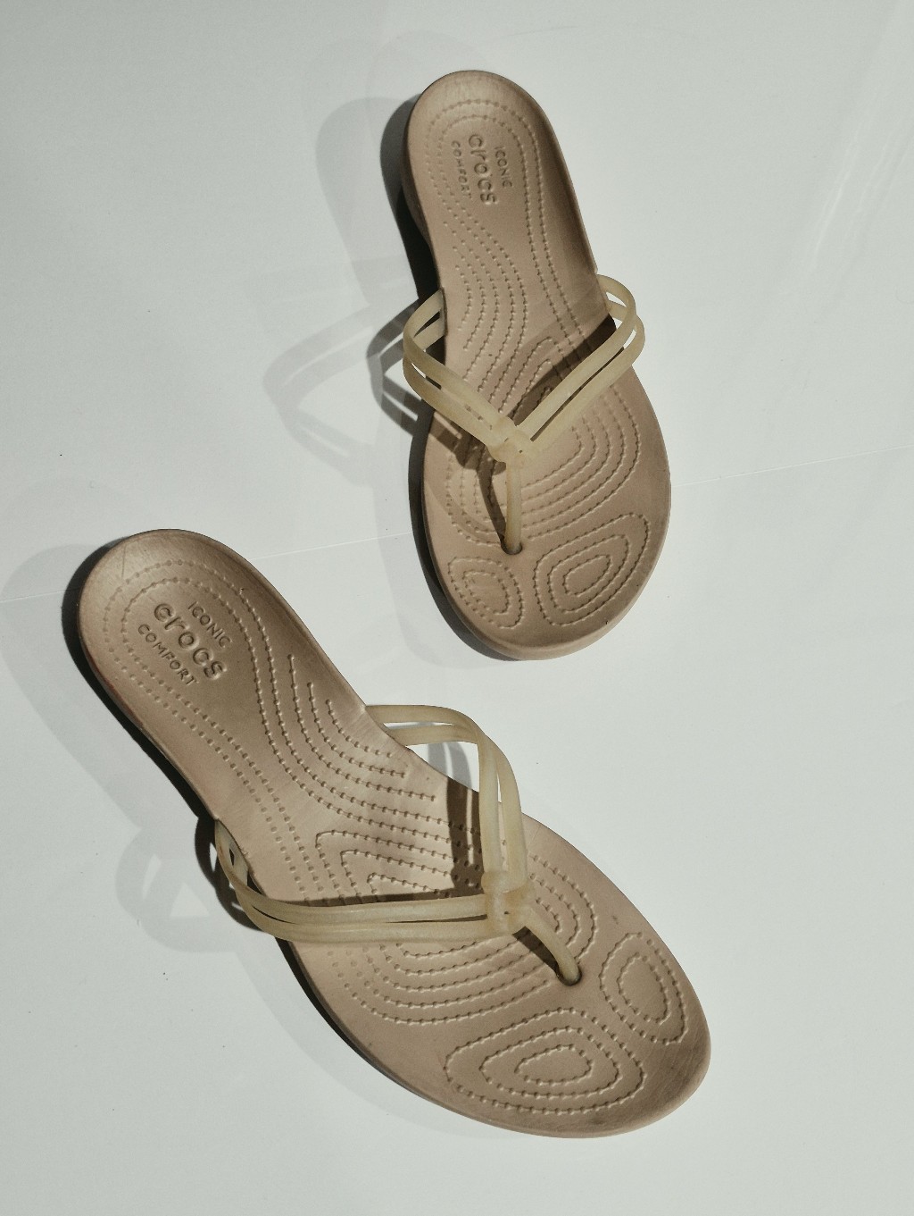 Crocs Women’s Tan Beige Strappy Flip Sandals Size 10